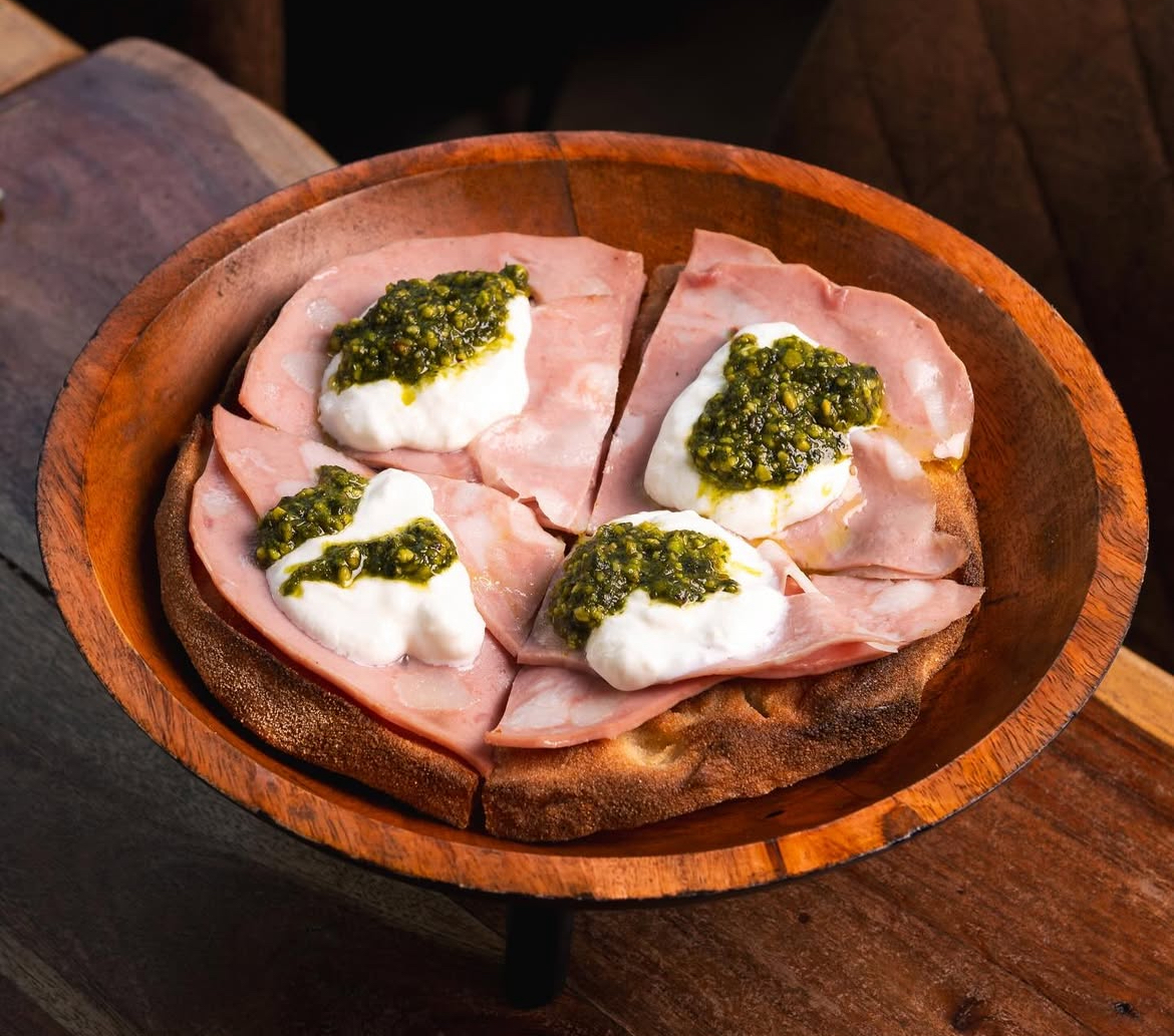 MORTADELLA, STRACCIATELLA E PESTO DI PISTACCHIO